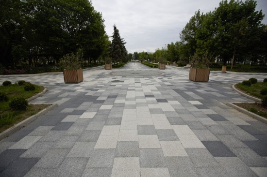 Parcul Unirii din Alba Iulia, pavele Umbra P4, Piatra Andezit, Borduri