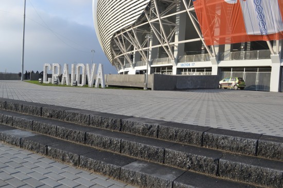 Stadionul Ion Oblemenco din Craiova, D1, D4 si Frunza, culoare ciment