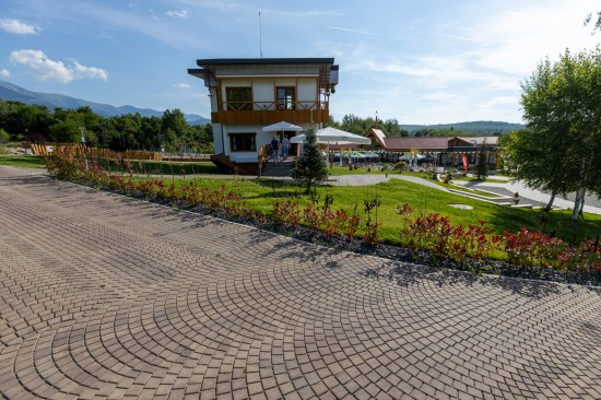 Brambura Park, Avrig-Sibiu, pavele Arcade, Anima D2, Blocuri zid, Elemente treapta