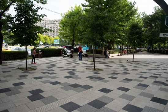Bulevard Decebal, Bucuresti, pavele Umbra P4