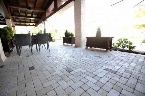 Hotel Allegria SPA, Alba Iulia, pavele Antico D2, culori alb-crem si maro patinat