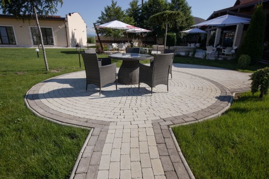 Hotel Allegria SPA, Alba Iulia, pavele Antico D2, culori alb-crem si maro patinat
