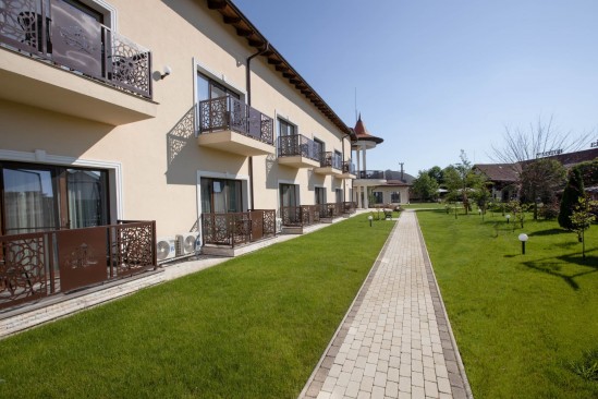 Hotel Allegria SPA, Alba Iulia, pavele Antico D2, culori alb-crem si maro patinat