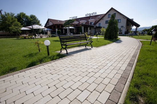 Hotel Allegria SPA, Alba Iulia, pavele Antico D2, culori alb-crem si maro patinat