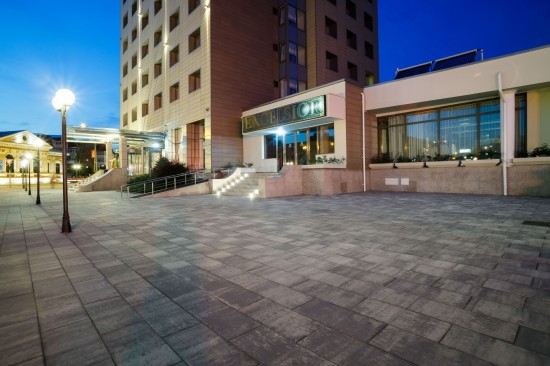 Hotel Roman, dale Cortina D7, culoare tempo, Borduri B5, culoare antracit