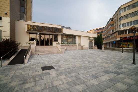 Hotel Roman, dale Cortina D7, culoare tempo, Borduri B5, culoare antracit