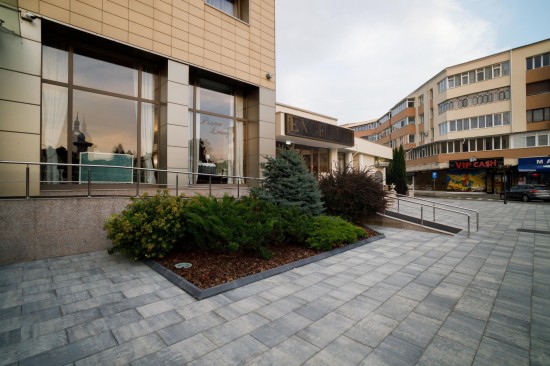 Hotel Roman, dale Cortina D7, culoare tempo, Borduri B5, culoare antracit