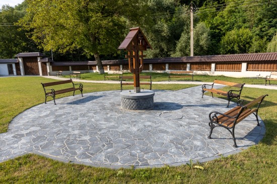 Manastire Strungari, pavele Pietra, culori cafe si granit, Borduri B1