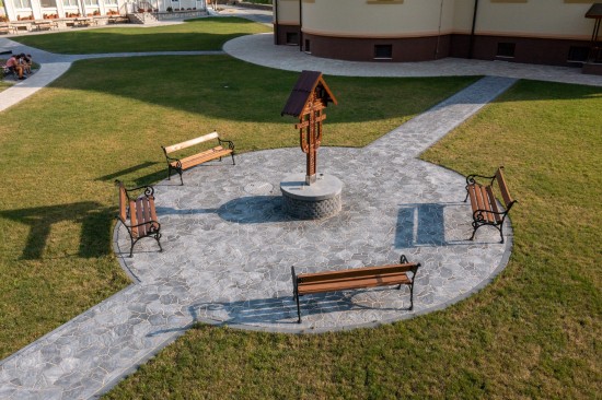 Manastire Strungari, pavele Pietra, culori cafe si granit, Borduri B1