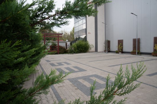 Parcare si curte, Budo Best, Bucuresti, pavele Dublu T, Antico D2