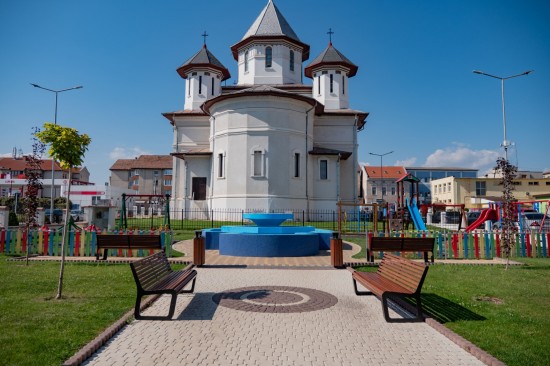 Parc Teius, pavele Maris, Bordura cilindrica, culori alb-crem, maro