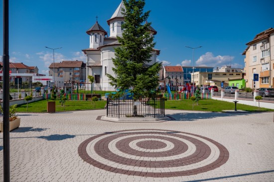 Parc Teius, pavele Maris, Bordura cilindrica, culori alb-crem, maro