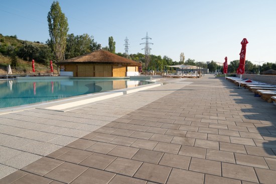 Parc acvatic, Aqua Park Galati, pavele Umbra P4, nuanta alb-crem, Cortina P4, nuanta cafe