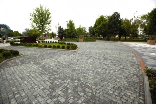 Parcul Unirii, Alba Iulia, pavele Umbra P4, Piatra andezit, Blocheti
