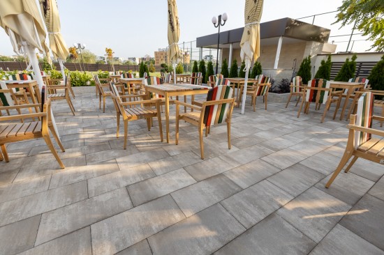 Parcare, alei acces, zona relaxare, Hotel River, Ludus, pavele Arcade, Antico, Cortina D7, Borduri B10, Banci Resto, Focar Quadra
