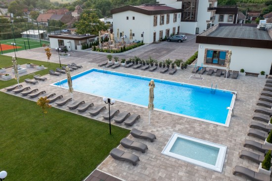 Parcare, alei acces, zona relaxare, Hotel River, Ludus, pavele Arcade, Antico, Cortina D7, Borduri B10, Banci Resto, Focar Quadra