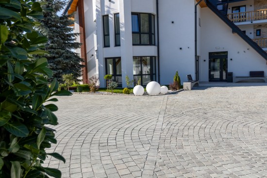 Pensiune La Valtoare, Gura Raului-Sibiu, Piatra andezit Albini, pavele antichizate Antico D2, Malo Antico, Focar Ronda