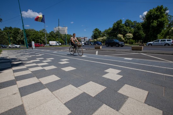 Trotuare, centrul orasului Timisoara, pavele Umbra P4, culori alb-crem, antracit