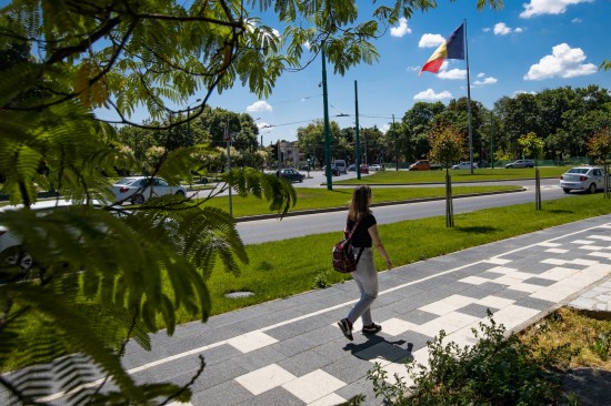 Trotuare, centrul orasului Timisoara, pavele Umbra P4, culori alb-crem, antracit