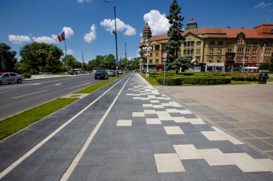 Trotuare, centrul orasului Timisoara, pavele Umbra P4, culori alb-crem, antracit