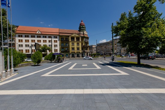 Trotuare, centrul orasului Timisoara, pavele Umbra P4, culori alb-crem, antracit