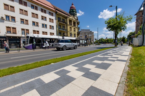 Trotuare, centrul orasului Timisoara, pavele Umbra P4, culori alb-crem, antracit
