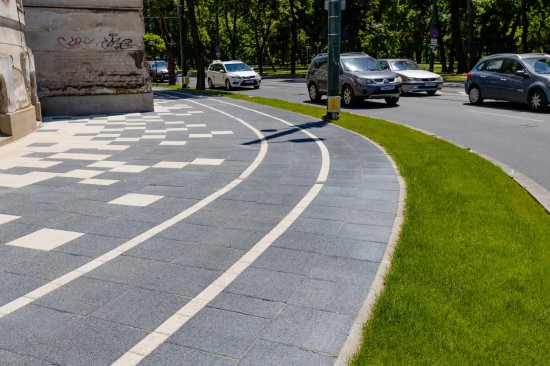 Trotuare, centrul orasului Timisoara, pavele Umbra P4, culori alb-crem, antracit