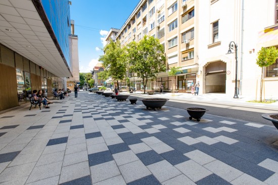 Trotuare, centrul orasului Timisoara, pavele Umbra P4, culori alb-crem, antracit