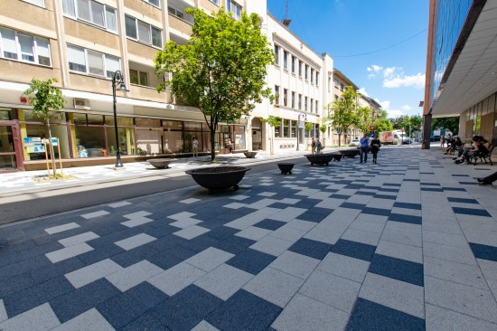 Trotuare, centrul orasului Timisoara, pavele Umbra P4, culori alb-crem, antracit