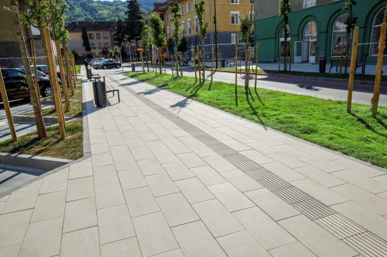 Trotuare, centrul orasului Resita, dale Dreptunghi D7, dale Tactilo