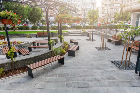Trotuare, centrul orasului Deva, Placi andezit Albini, Piatra cubica, pavele Patrat P3, dale Tactilo 1
