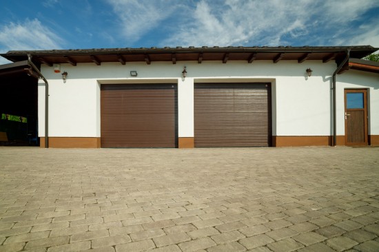 Acces curte si parcare, pavele Antico D2, Jardiniera realizata din Borduri B8 Antico, Blocuri zid, Elemente treapta