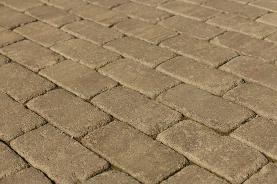Acces curte si parcare, pavele Antico D2, Jardiniera realizata din Borduri B8 Antico, Blocuri zid, Elemente treapta