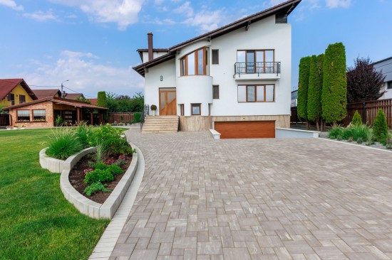 Acces curte, parcare si alei, pavele Fantasia, Dreptunghi D2, pavaj Grila 1, Palisade Rustic
