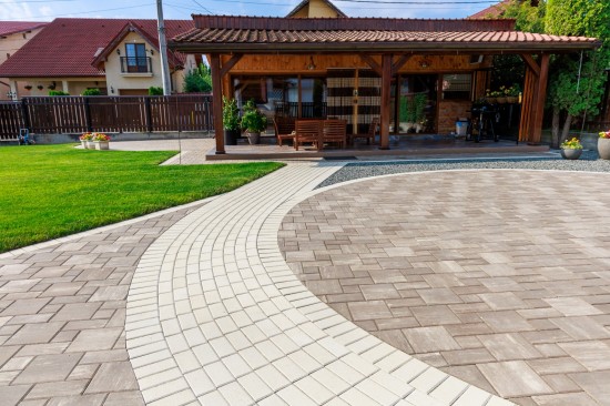 Acces curte, parcare si alei, pavele Fantasia, Dreptunghi D2, pavaj Grila 1, Palisade Rustic
