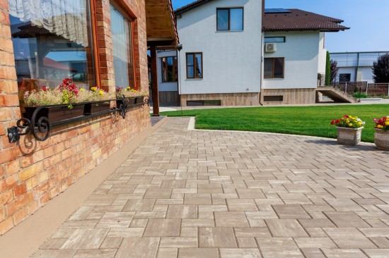 Acces curte, parcare si alei, pavele Fantasia, Dreptunghi D2, pavaj Grila 1, Palisade Rustic