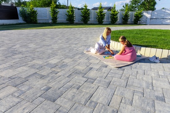 Amenajare rezidentiala, pavale Decora, Cortina D7, culoare tempo, Palisade Rustic, culoare alb-crem