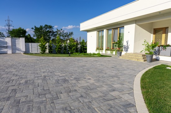 Amenajare rezidentiala, pavale Decora, Cortina D7, culoare tempo, Palisade Rustic, culoare alb-crem