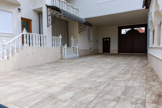 Acces curte, dale Solero Natura, culoare cappuccino, Borduri B10, culoare alb-crem