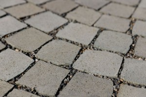 Piatra Cubica Andezit Albini 8/8/8 cm, cu o fata taiata
